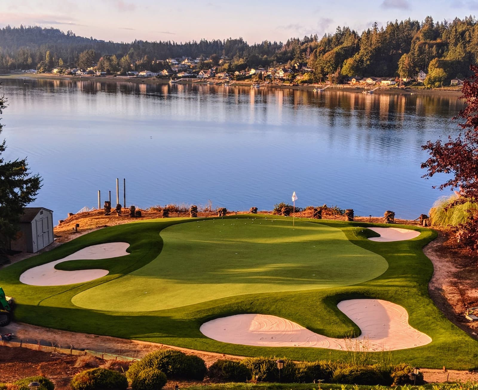 Waterfront private putting green design